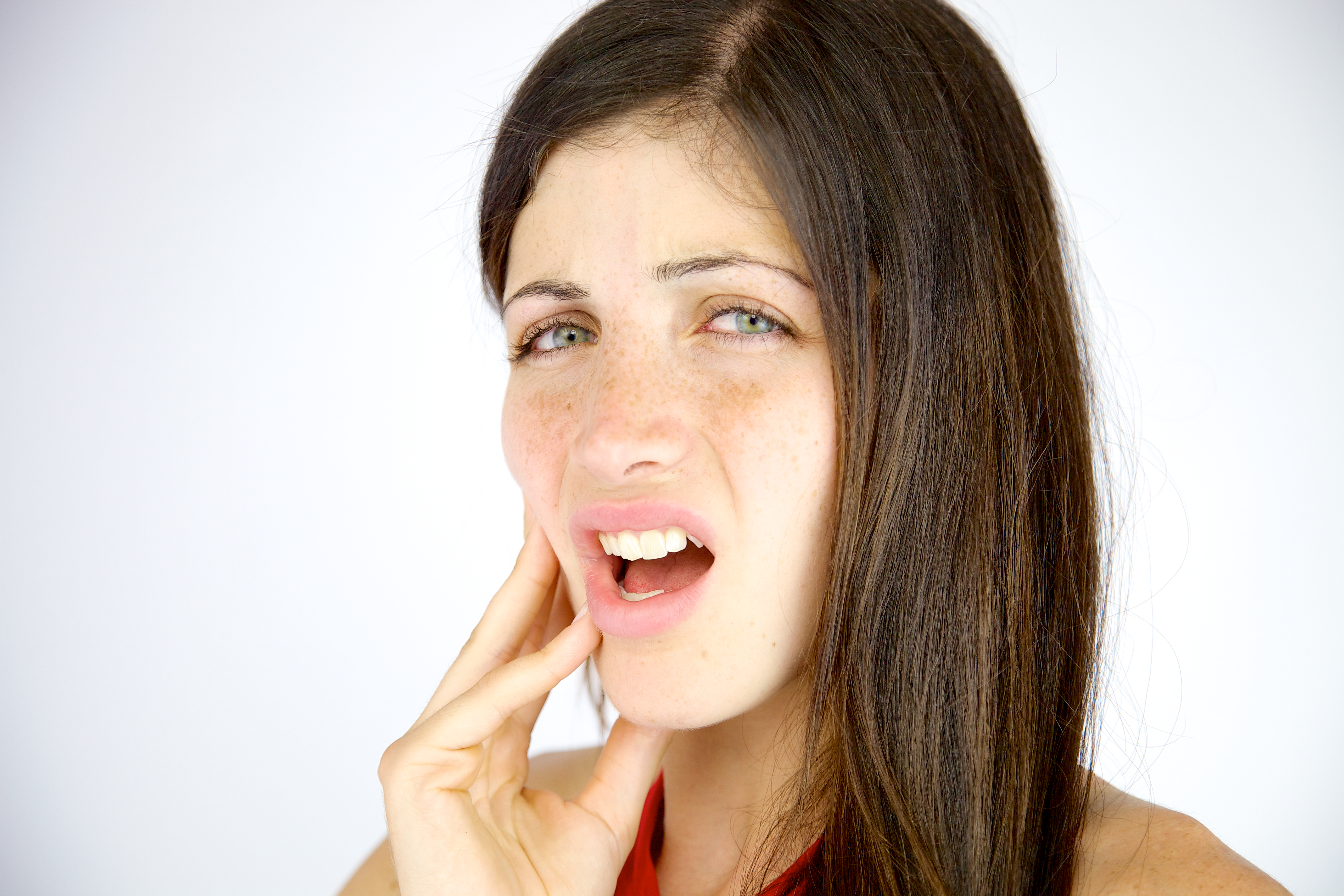 Descubre cuáles son los 5 hábitos diarios más dañinos para nuestros dientes.