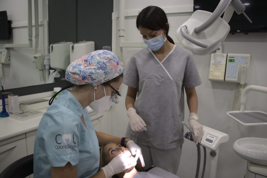 dentistas-en-cirugia